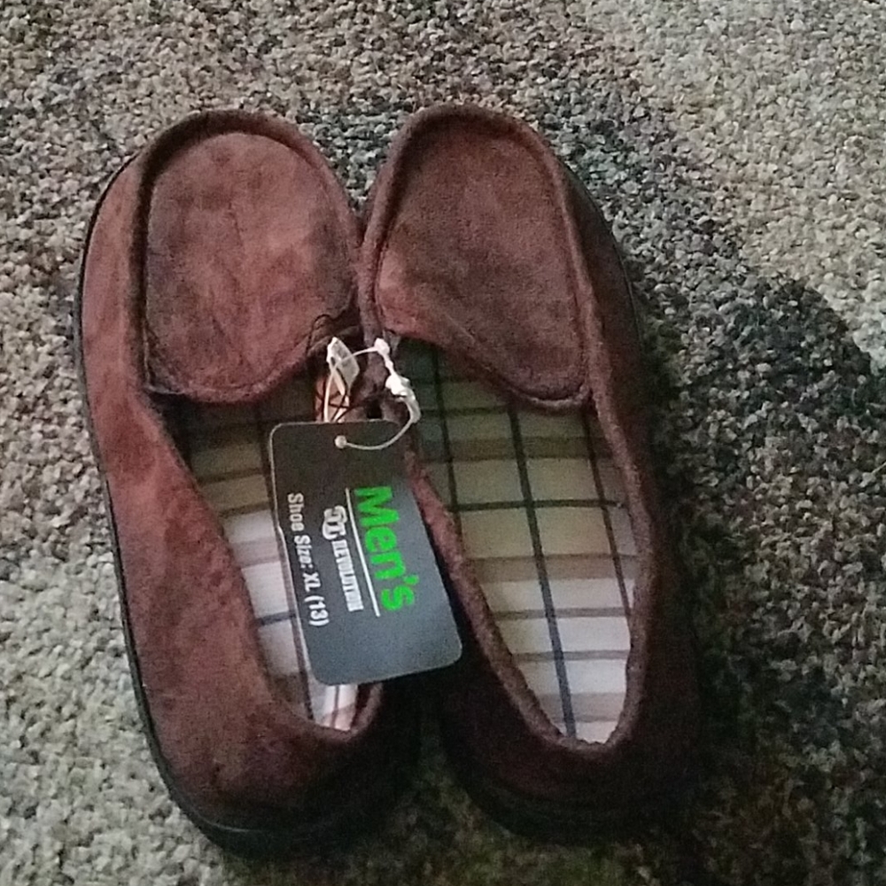 NWT Men's Revolution Slippers